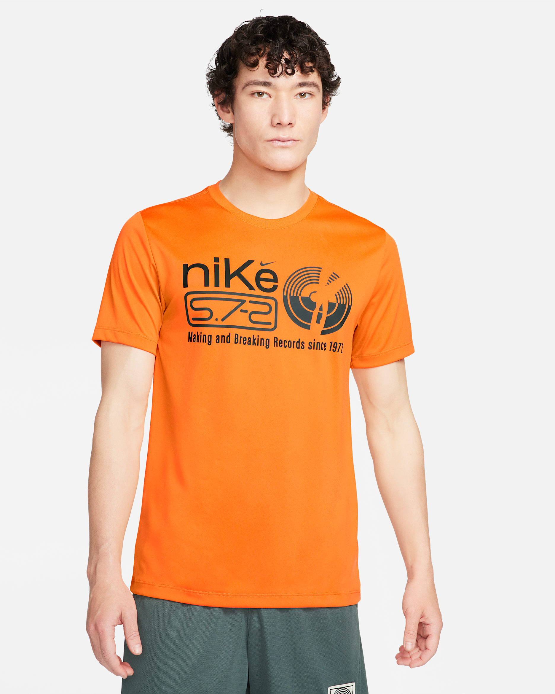 Nike DRI-FIT オレンジ ストライプ Tシャツ Nike Men's Dri-FIT Fitness T-Shirt. Nike ID